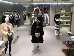 <p>Der Store des britschen Modelabels French Connection im Arkady Shopping Center in Prag.</p>

